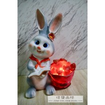 雙喜天灰兔兔--紅領巾盆栽造型